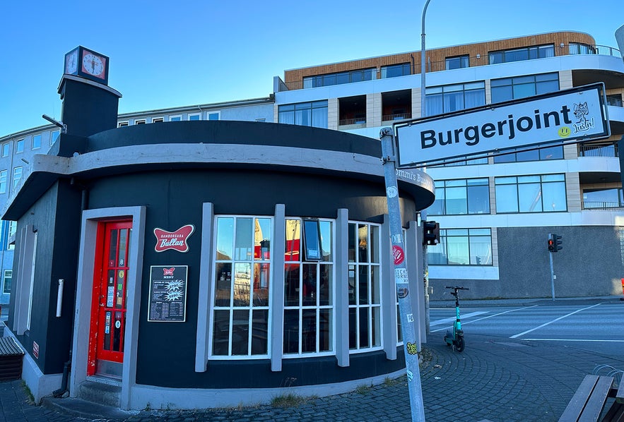 Tommi's Burger Joint is a hamburger chain in Iceland serving delicious burgers Tommi's Burger Joint is a hamburger chain in Iceland serving delicious burgers