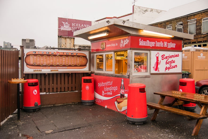 Bæjarins Beztu Pylsur es el famoso puesto de perritos calientes en el centro de Reikiavik, Islandia.