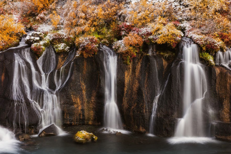 赫伦瀑布群（Hraunfossar）非常震撼