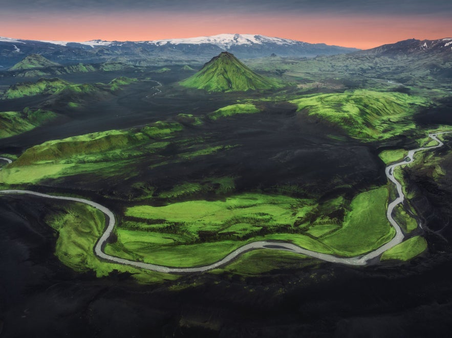 迈利费德火山（Mælifell）是一座位于冰岛南部内陆高地的混合锥火山