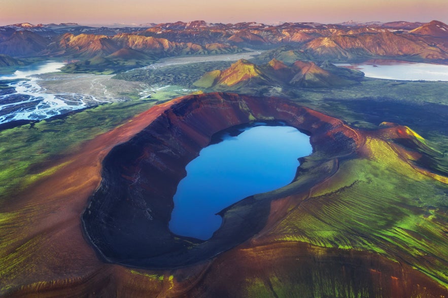 洛提坡鲁尔（Ljótipollur）火山口湖美丽动人