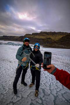 Spanish-Guided Solheimajokull Glacier Hike with Ice Gear Included