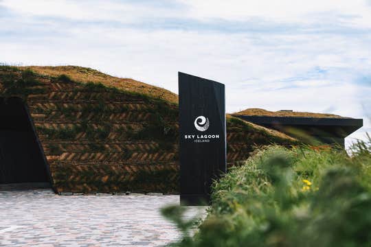 One-Way Private Sky Lagoon Transfer To or From Reykjavik