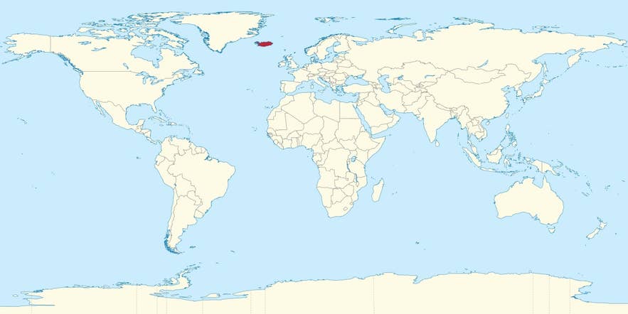 世界地図上でアイスランドがハイライトされている。北大西洋、グリーンランド、ノルウェー、イギリス、北米に囲まれた位置。