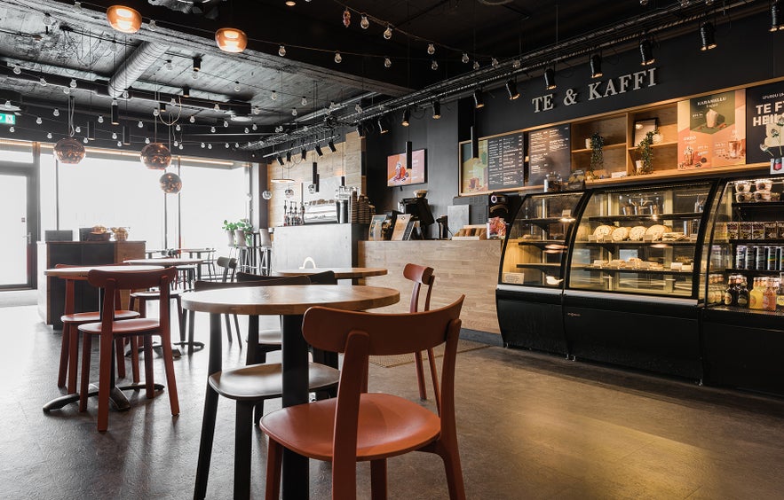 Te og Kaffi is an excellent chain of coffee houses in Iceland, serving great coffee and a wide variety of teas