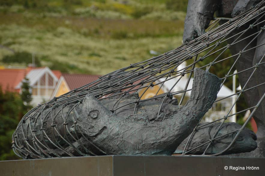 Beautiful Artwork by the noted Sculptor Ragnar Kjartansson Senior Beautiful Artwork by the noted Sculptor Ragnar Kjartansson Senior