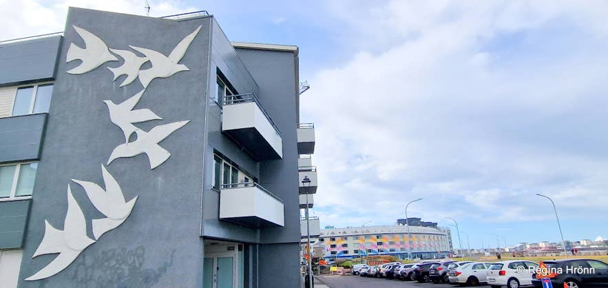 Beautiful Artwork by the noted Sculptor Ragnar Kjartansson Senior Beautiful Artwork by the noted Sculptor Ragnar Kjartansson Senior