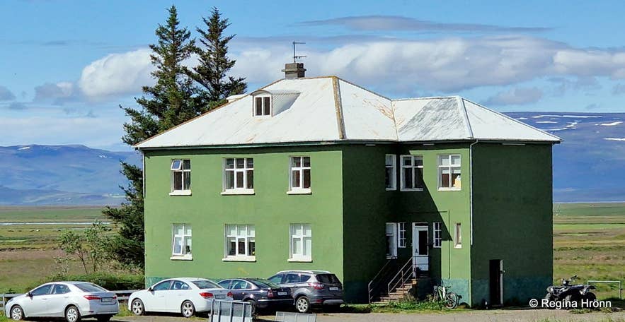 Beautiful Artwork by the noted Sculptor Ragnar Kjartansson Senior Beautiful Artwork by the noted Sculptor Ragnar Kjartansson Senior