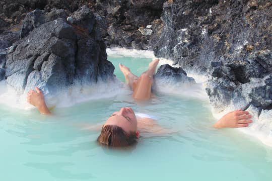 Private Blue Lagoon Transfer from Reykjavik or Vice Versa with Complimentary Hot Drinks