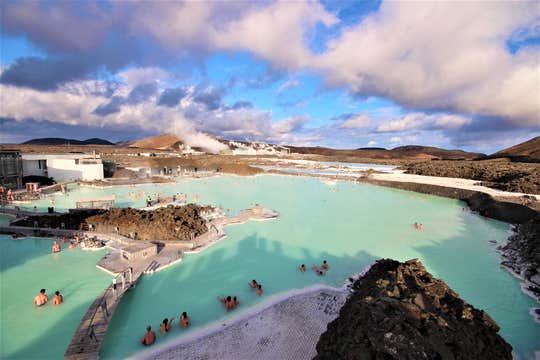 Private Blue Lagoon Transfer from Reykjavik or Vice Versa with Complimentary Hot Drinks