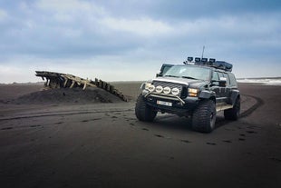 The tour features a 4x4 Super Jeep that is perfect for driving along challenging roads