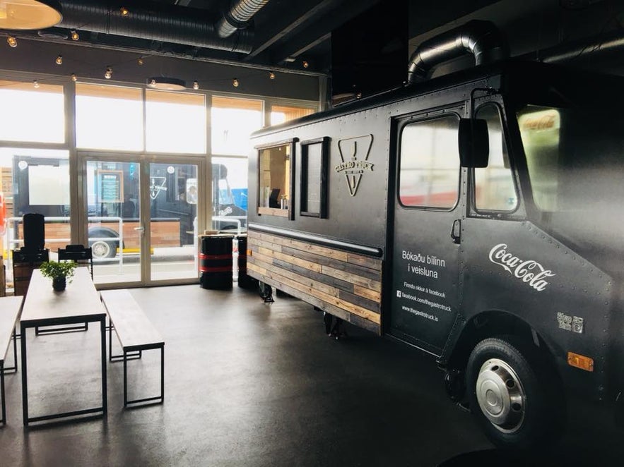 The Gastro Truck serves delicious chicken burgers.