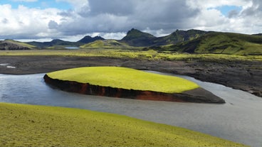 An awe-inspiring vista of jagged peaks and tranquil lakes in the Icelandic Highlands.