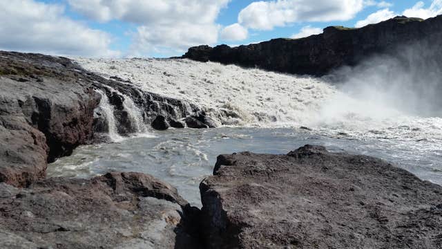 Small-Group 7-Day Highlands Hiking Tour of the Eldgja and Strutur Trails with Reykjavik Transfers