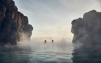 Kąpiel w spa Sky Lagoon to niezapomniane przeżycie.