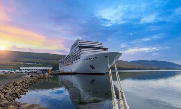 Private Akureyri City Walking & Local Food Tour