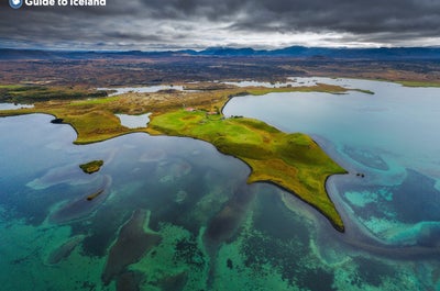 Les eaux éthérées du lac Myvatn dans le nord de l'Islande.
