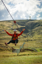 Traversez un tronçon de 1 kilomètre sur le Mega Zipline, pour vous imprégner de l'excitation de cette aventure islandaise palpitante.