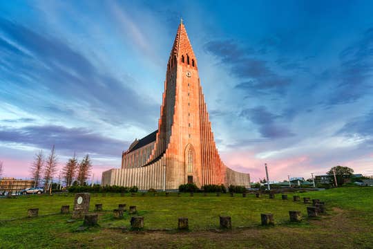 Small-Group Reykjavik E-Bike Tour of Nautholsvik Beach, Grotta Lighthouse, & Oskjuhlid Hill