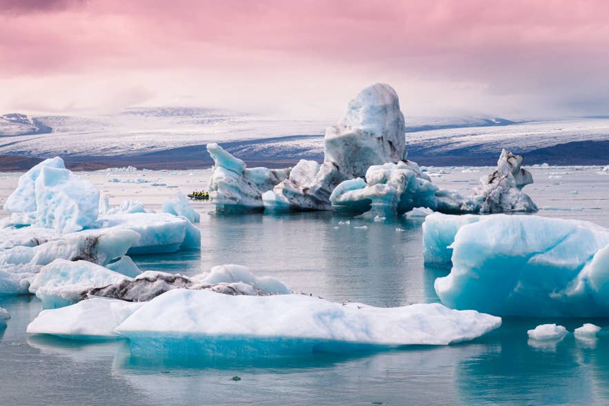 Icebergs floating in Jokulsarlon Glacier Lagoon
