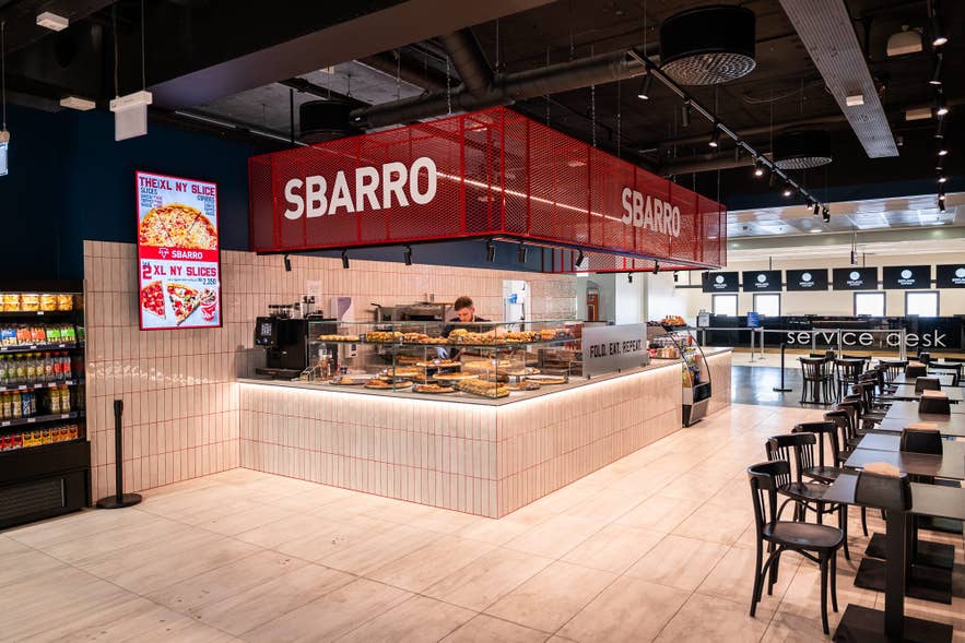 ケプラヴィーク空港のSbarro。