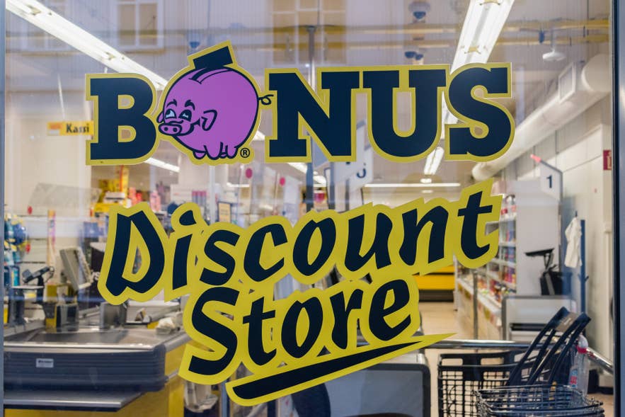The pink pig logo of a Bonus budget supermarket in Iceland.