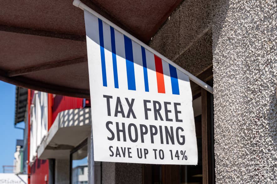 ป้าย Tax Free ที่หน้าร้านค้าในเมืองเรคยาวิก