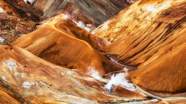 Summer Hiking Tour in the Icelandic Highlands with Reykjavik Transfers
