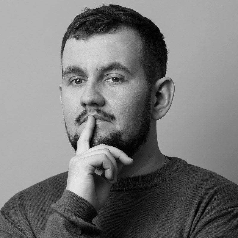 Icelandic comedian Dóri DNA, one of the funniest people in Iceland, in a black-and-white portrait.