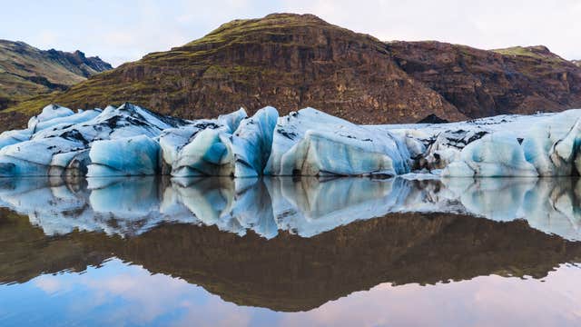 ヴィークからすぐ気軽に楽しめる!ソルヘイマヨークル氷河ハイキングツアー|現地集合