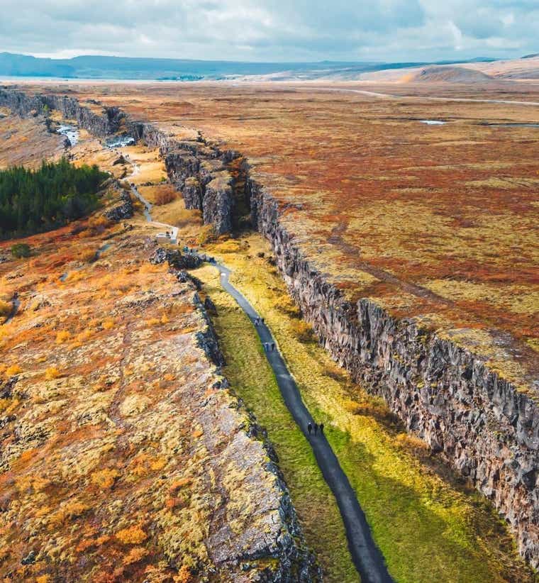 thingvellir tectonic plates cliffs autumn fall lake trees golden circle south coast shutterstock 2000px.jpg