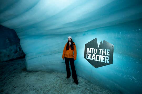Tur inn i isbretunnel i Langjokull fra basecamp
