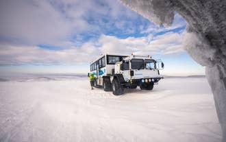 „Into the Glacier”-Eistunneltour im Langjökull vom Basislager