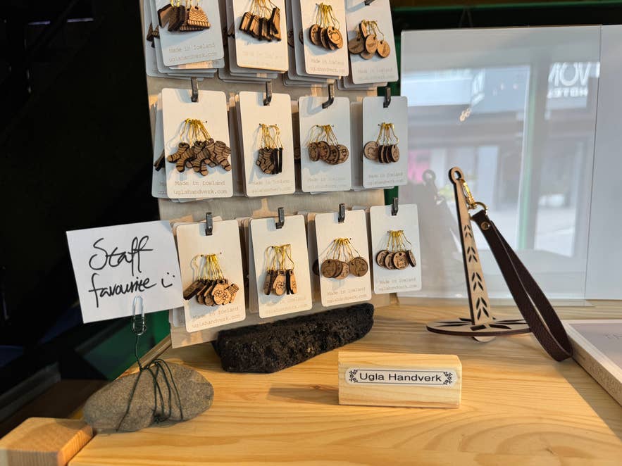 Сувенир ручной работы, созданный местным исландским мастером в магазине Made in Iceland Souvenirs