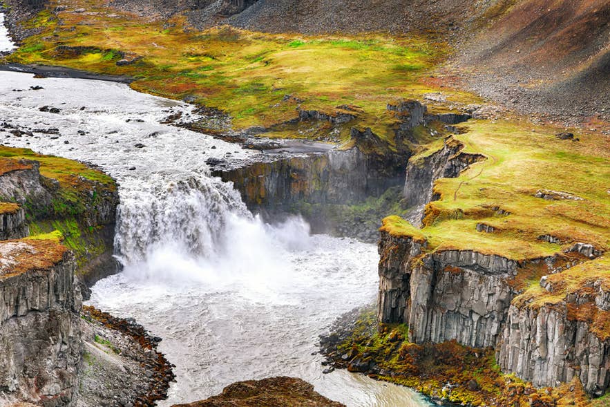 Spectacular autumn view of waterfall Hafragilsfoss on Jokulsa a Fjollum river.