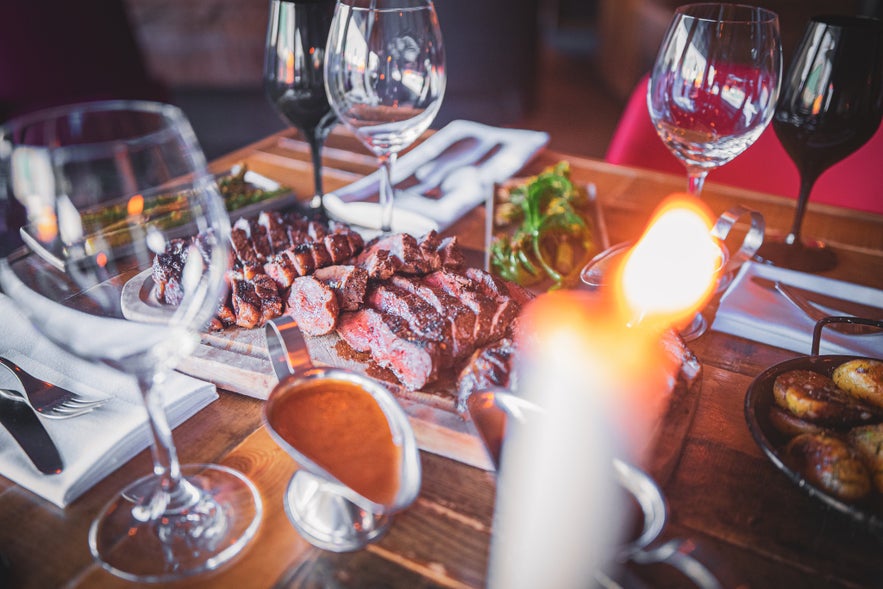 Profitez de l'ambiance conviviale du Steak House