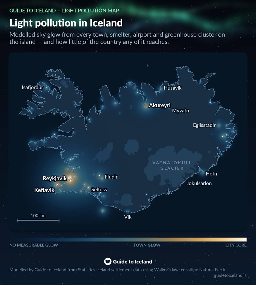 Mappa dell’inquinamento luminoso in Islanda, con un bagliore intenso sopra Reykjavik e cieli bui nel resto del Paese