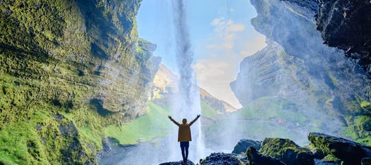 kvernufoss-waterfall-iceland-1250px.jpg