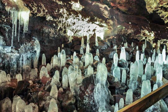 Silver Circle and Vidgelmir Lava Cave Tour in West Iceland from Reykjavik