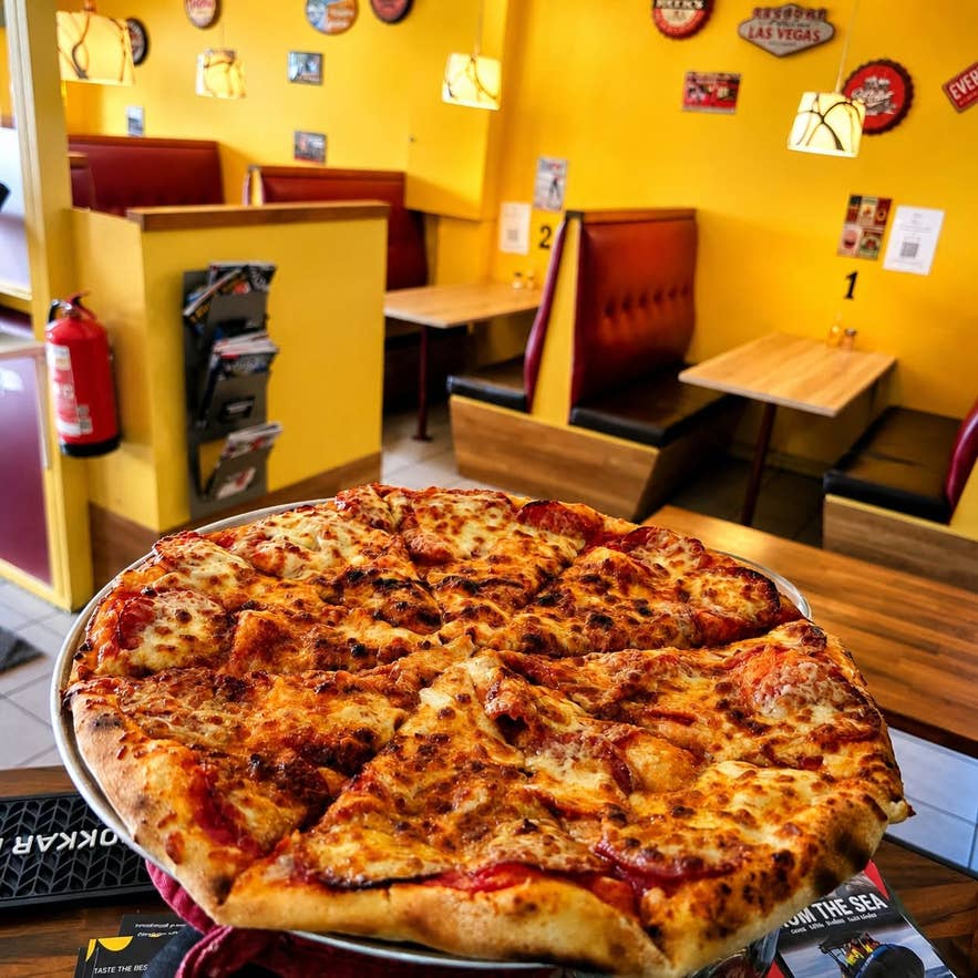 Gallery Pizza, a popular pizza restaurant with locations in Landvegamot and Hvolsvollur on Iceland's South Coast.
