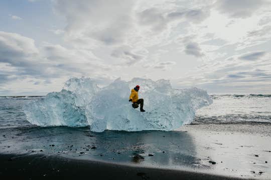 Jokulsarlon Glacier Lagoon & Diamond Beach Day Tour from Reykjavik with Optional Boat Ride