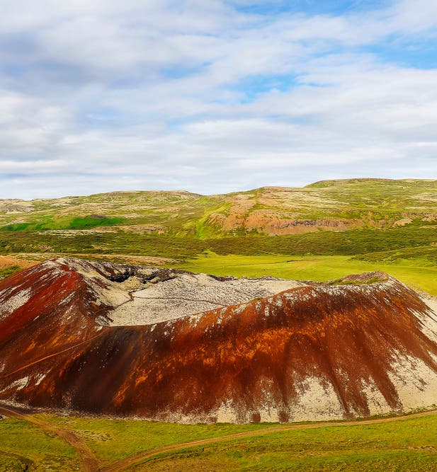 Staying in hotels and accommodation in Bifrost gives you easy access to Grabrok Crater.