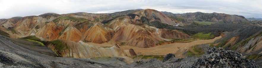 Panorama of Grænagil and the Laugahraun lava field from Bláhnúkur, Landmannalaugar