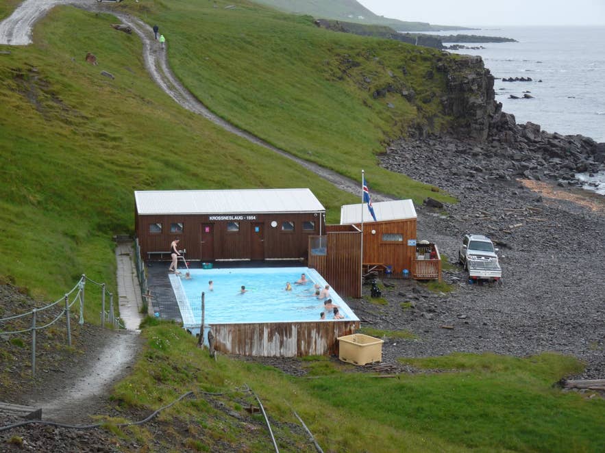 Krossneslaug geothermal swimming pool on the shore of Húnaflói near Norðurfjörður, Strandir Krossneslaug geothermal swimming pool on the shore of Húnaflói near Norðurfjörður, Strandir