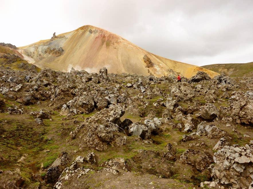 Obsidian-rich Laugahraun lava blocks below the rhyolite slopes of Brennisteinsalda Obsidian-rich Laugahraun lava blocks below the rhyolite slopes of Brennisteinsalda