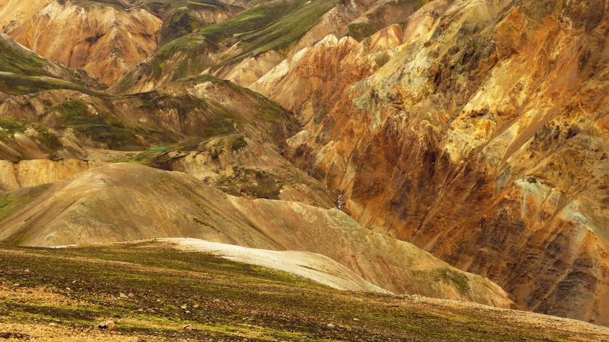 Tröllhöfði side valley opening into Vondugil on the west flank of Brennisteinsalda