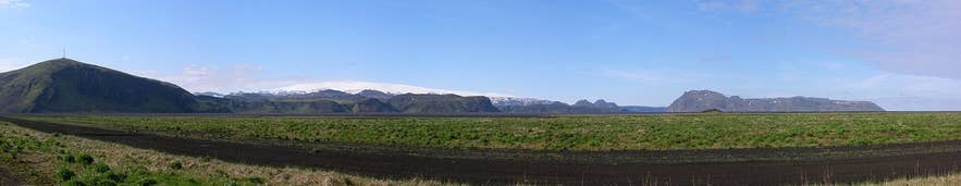 Mýrdalsjökull ice cap seen across the Mýrdalssandur flood plain, South Iceland Mýrdalsjökull ice cap seen across the Mýrdalssandur flood plain, South Iceland