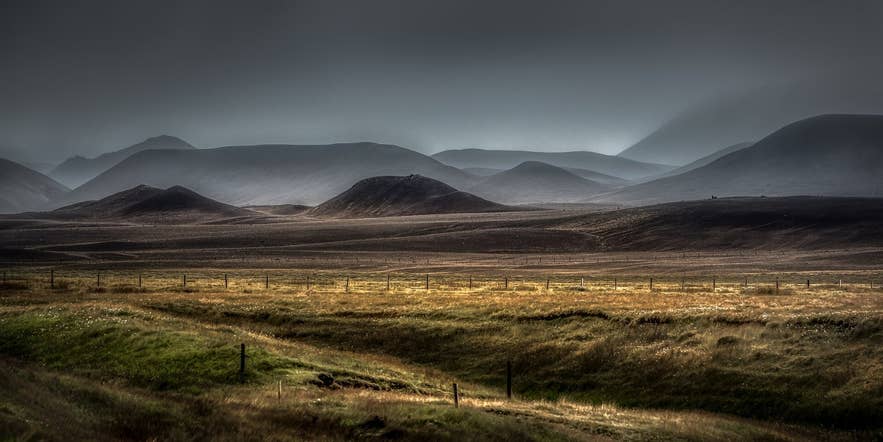 Gravel desert and mountain ranges of Möðrudalsöræfi seen from Möðrudalur
