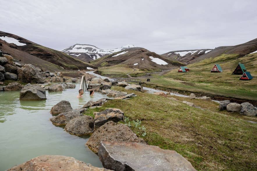 Rock-edged pools of the Highland Baths (Hálendisböðin) beside the Ásgarðsá river in Kerlingarfjöll