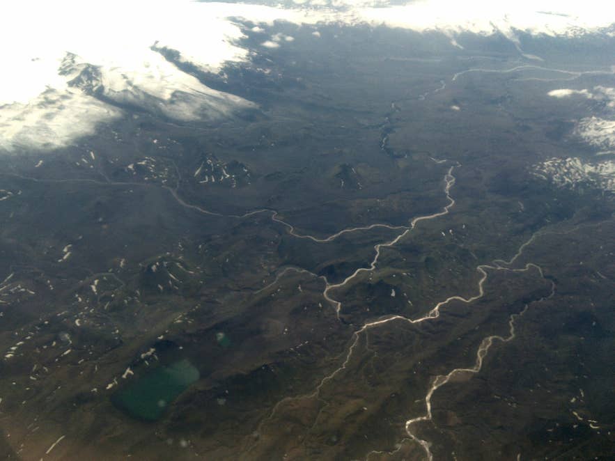 Aerial view of the braided Markarfljót river between Tindfjallajökull and Mýrdalsjökull Aerial view of the braided Markarfljót river between Tindfjallajökull and Mýrdalsjökull